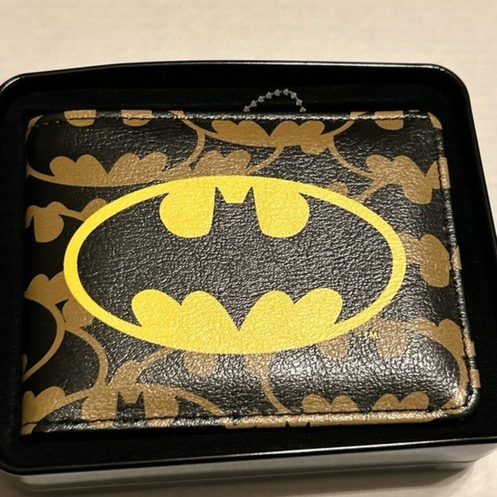 DC Batman Logo Checkered Wallet W/Metal Tin Box Buckle Down Bi-Fold Wallet new